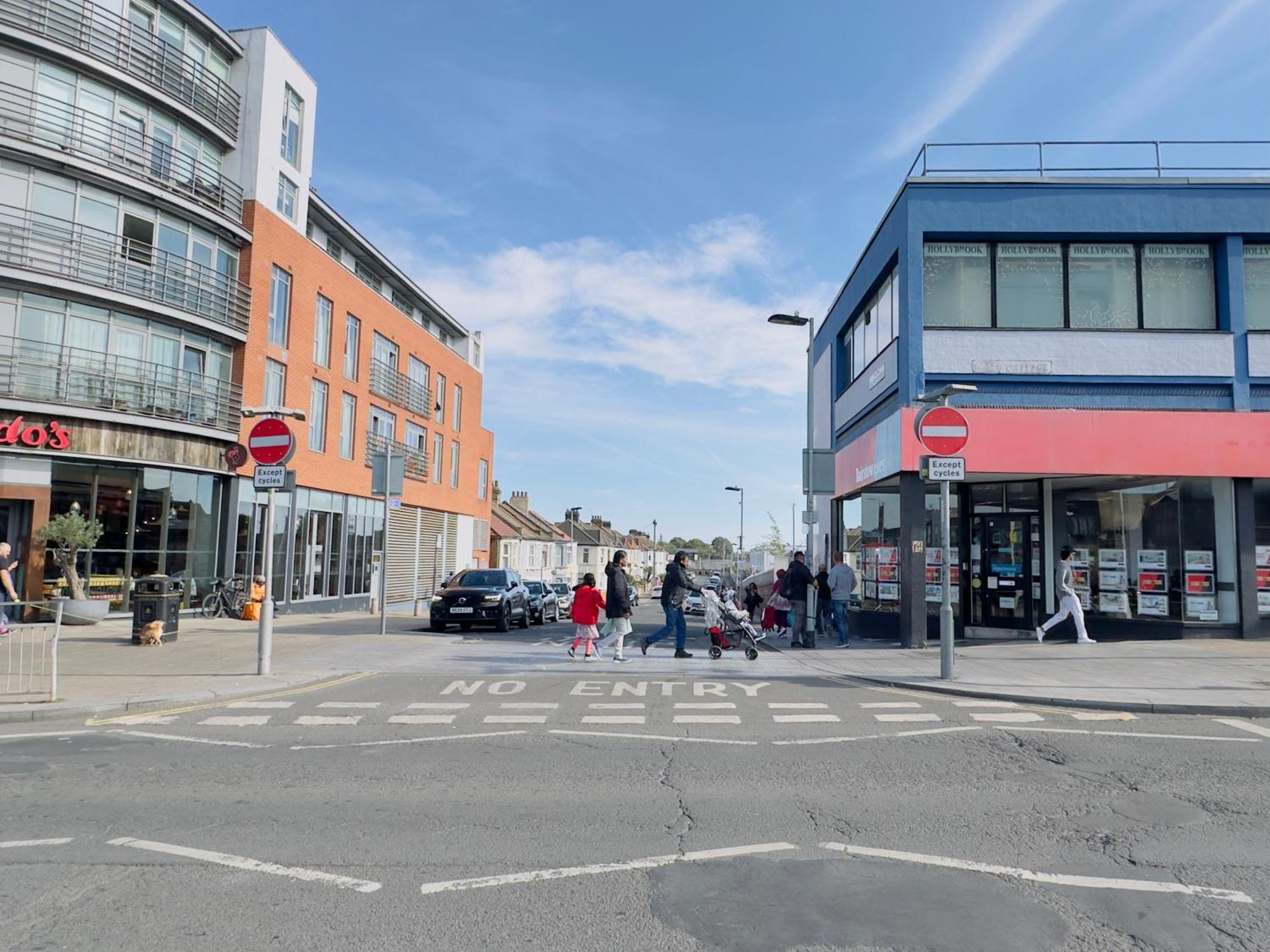 Sweet Home In Heart Of Barking باركنغ المظهر الخارجي الصورة